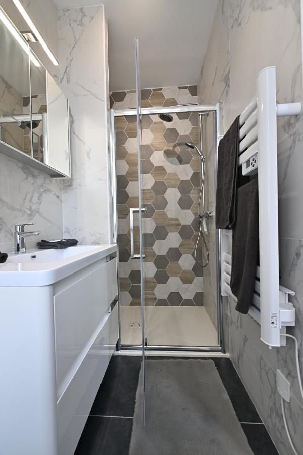 3 Appartements Premium Au Pied De La Cathedrale - Hypercentre Sens Exterior photo