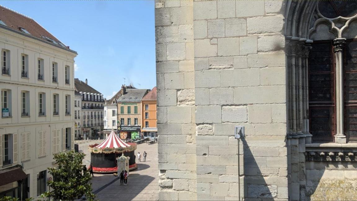 3 Appartements Premium Au Pied De La Cathedrale - Hypercentre Sens Room photo